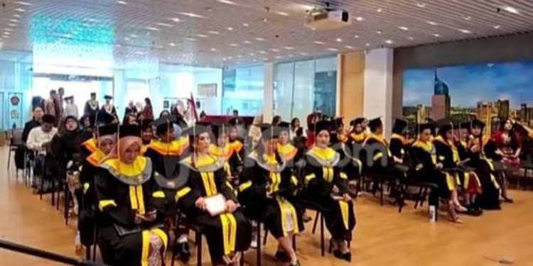 26 Pekerja Migran Indonesia di Hong Kong Raih Gelar Sarjana UT Sambil Bekerja