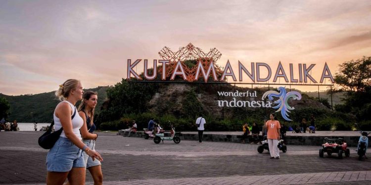 Turis Asing ke Indonesia Capai 8,98 Juta Tertinggi Sejak Pandemi COVID-19