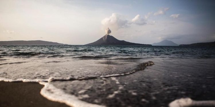 Empat Gunung Berapi di Indonesia Erupsi Bersamaan Pagi Ini