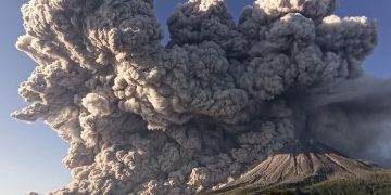 Erupsi Gunung Sinabung Evakuasi 2.451 Warga dari Dua Desa