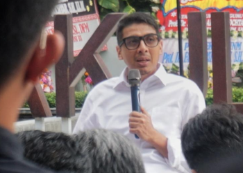 Gugatan Denny Cs Momentum MK Menyelesaikan Masalah Konstitusi
