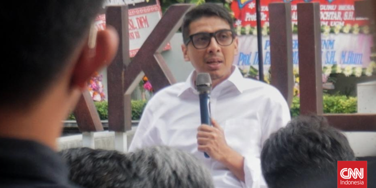 Gugatan Denny Cs Momentum MK Menyelesaikan Masalah Konstitusi