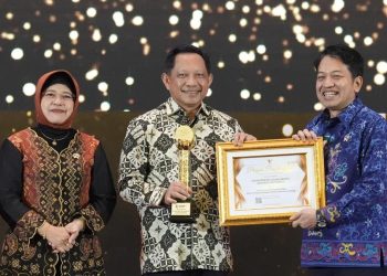 Kemendagri Menangkan Penghargaan BPS karena Optimalisasi Data Statistik