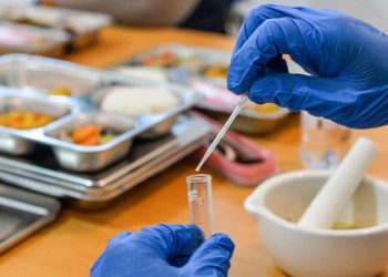 172 Mahasiswa PPDS Unair Terkena Keracunan Massal, Sampel Makanan Diuji di Laboratorium