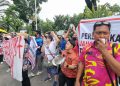Aksi Karyawan Club de Arjuna Demo di Balai Kota karena Akses Ditutup Ormas