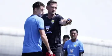 Persib Bandung Tenang Menanggapi Klaim Pelatih Cong Viettel