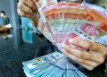 Rupiah Capai 18.184 per Dolar AS, Apakah Pemegang Valas Akan Tukar?