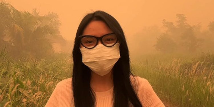 Langit Menguning Akibat Kabut Asap yang Semakin Tebal