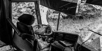 Tank Hajar Motor Mobil dan Gerobak Las di Palmerah, 1 Orang Tewas
