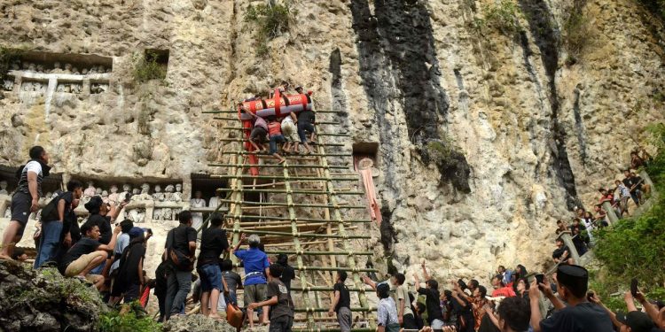 Karhutla Toraja Utara, Ratusan Peti Jenazah Tradisional Terbakar