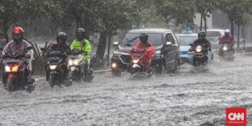 Jalan Mayor Oking Cibinong Tergenang Banjir Banyak Motor Terjebak