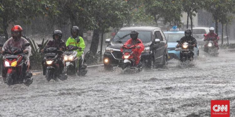 Jalan Mayor Oking Cibinong Tergenang Banjir Banyak Motor Terjebak