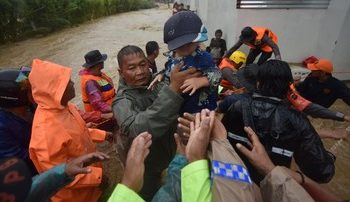 Warga Terjebak Banjir Bandang di Padang, Tim Evakuasi Diterjunkan oleh BPBD