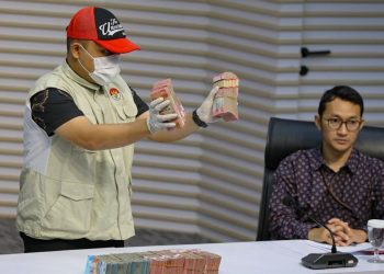 KPK Geledah Dua Kantor Dinas Selidiki Kasus Gratifikasi dan TPPU di Madiun