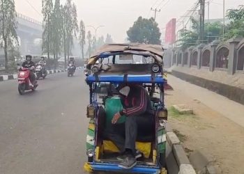 Asap Karhutla Tutupi Jembatan Ampera, Penarik Becak Terpuruk
