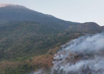 Karhutla Gunung Ciremai, Pemkab Koordinasi Pemprov Lakukan Water Bombing