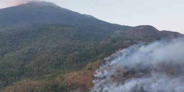 Karhutla Gunung Ciremai, Pemkab Koordinasi Pemprov Lakukan Water Bombing