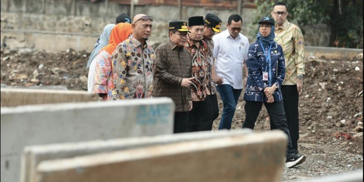 Normalisasi Kali Mampang, Pramono Pastikan DKI Siap Musim Hujan