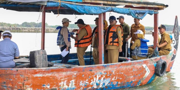 Tinjauan Pembangunan Tanggul Pantai di Demak untuk Pemulihan Tambak