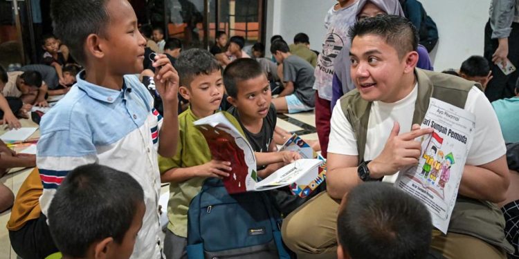 Momen Sidak Sekolah Rakyat oleh Seskab Teddy di Cikarang