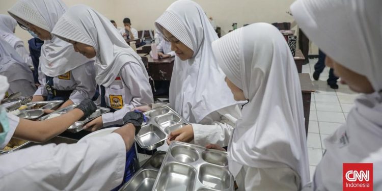 Prasmanan di Sekolah sebagai Upaya Mengurangi Limbah Makanan