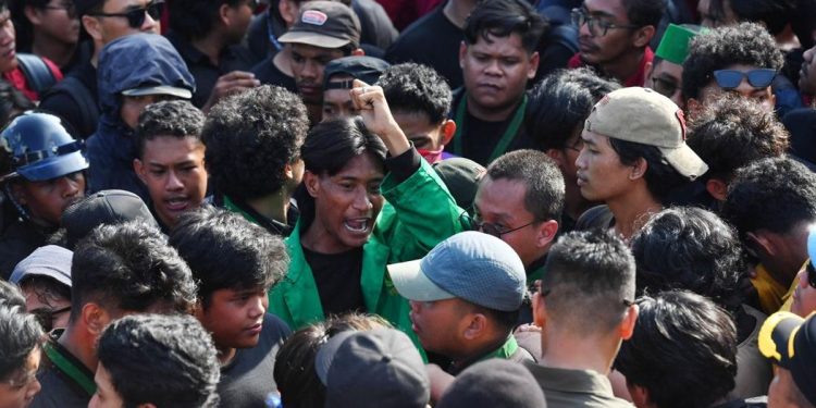 Ajudan Gubernur Kaltim Minta Maaf Setelah Insiden dengan Mahasiswa Saat Demonstrasi
